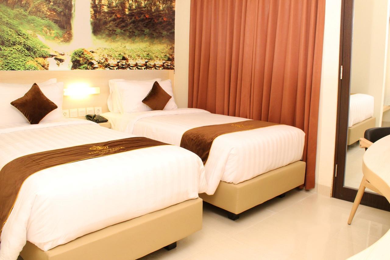 The Himana Malang Hotel Екстериор снимка